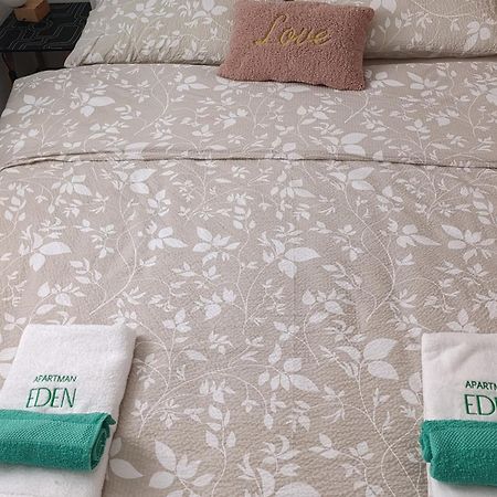 Apartman Eden ヤイツェ エクステリア 写真