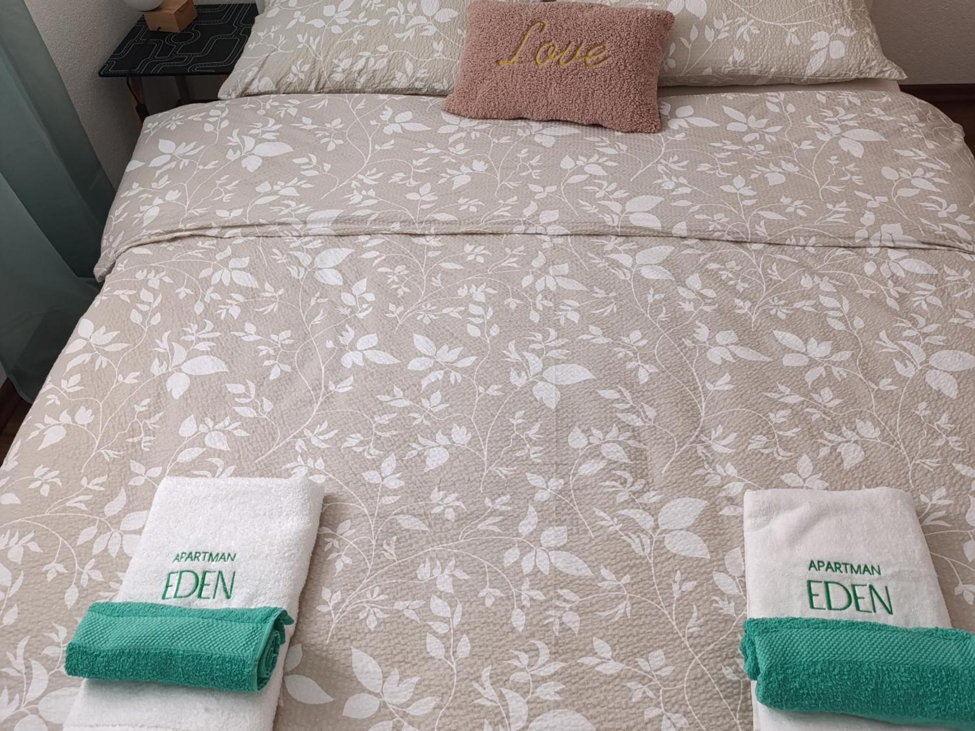 Apartman Eden ヤイツェ エクステリア 写真